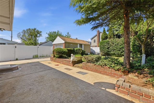 236 Franklin Avenue, Malverne, NY 11565