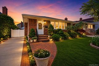 236 Franklin Avenue, Malverne, NY 11565