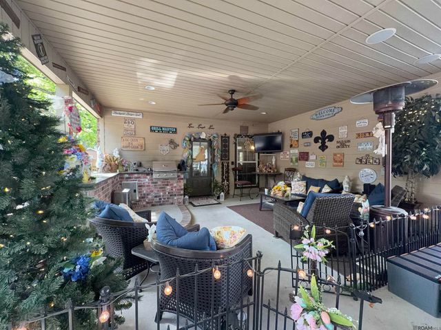 554 Avenue F, Port Allen, LA 70767