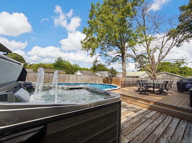 554 Avenue F, Port Allen, LA 70767