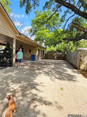 554 Avenue F, Port Allen, LA 70767