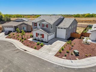 1553 Base Ct, Dixon, CA 95620