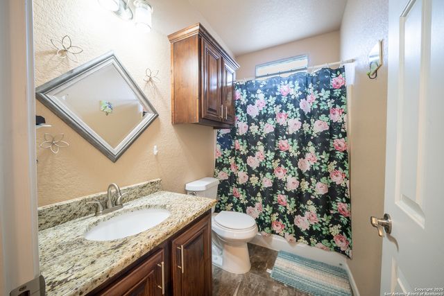 1005 E County Road 678, Natalia, TX 78059