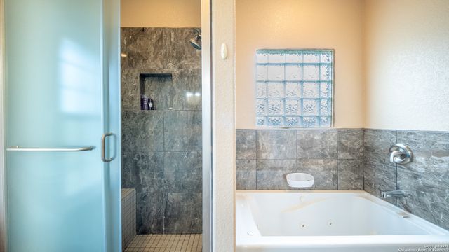 1005 E County Road 678, Natalia, TX 78059