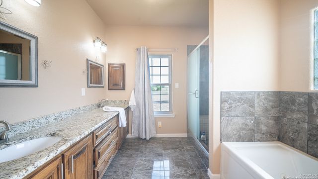 1005 E County Road 678, Natalia, TX 78059