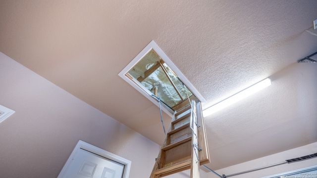 1005 E County Road 678, Natalia, TX 78059