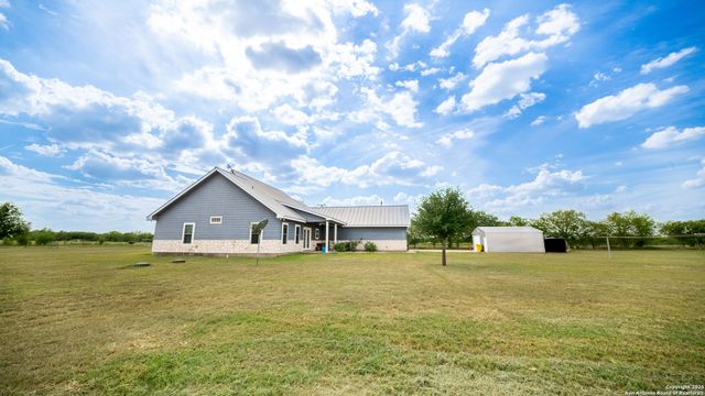1005 E County Road 678, Natalia, TX 78059