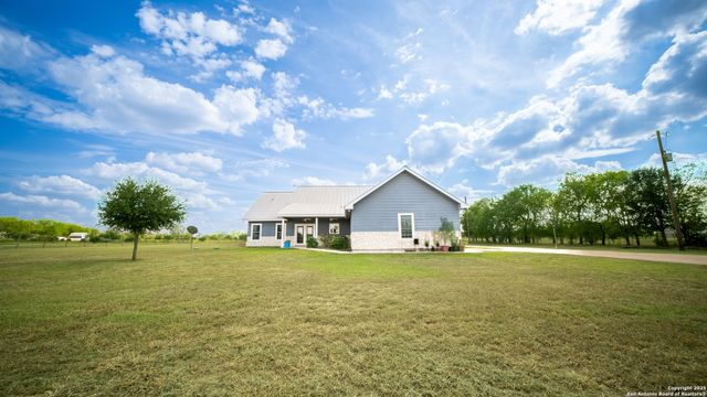 1005 E County Road 678, Natalia, TX 78059
