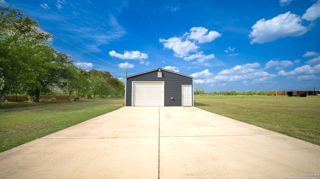 1005 E County Road 678, Natalia, TX 78059