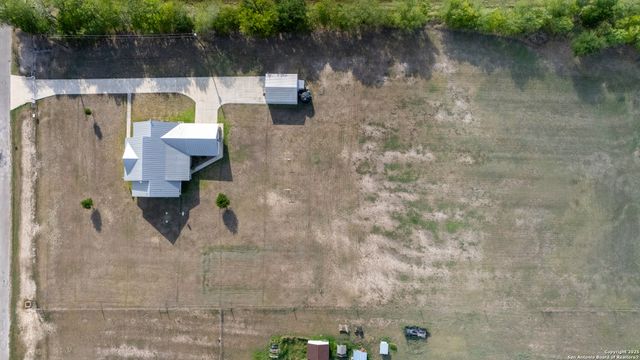 1005 E County Road 678, Natalia, TX 78059