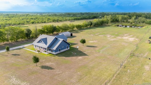 1005 E County Road 678, Natalia, TX 78059