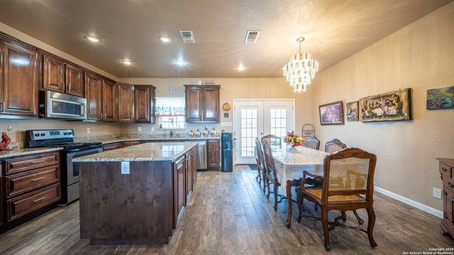 1005 E County Road 678, Natalia, TX 78059