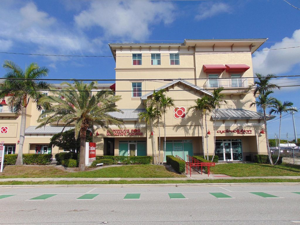 Image 3 of property listing at 2512 N Federal Hwy Highway 105, Delray Beach, FL 33483
