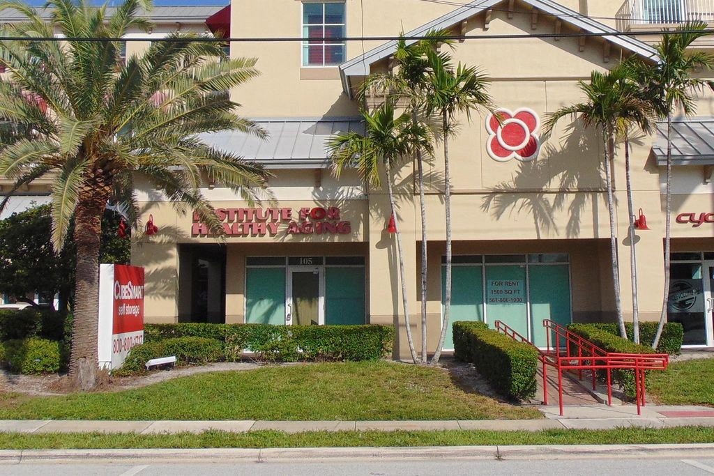 Image 4 of property listing at 2512 N Federal Hwy Highway 105, Delray Beach, FL 33483