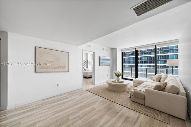 1300 S Miami Ave 3709, Miami, FL 33130