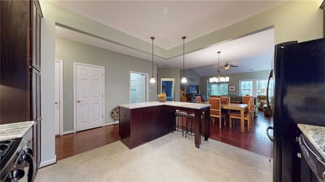 553 Pioneer Ln, Economy, PA 15042