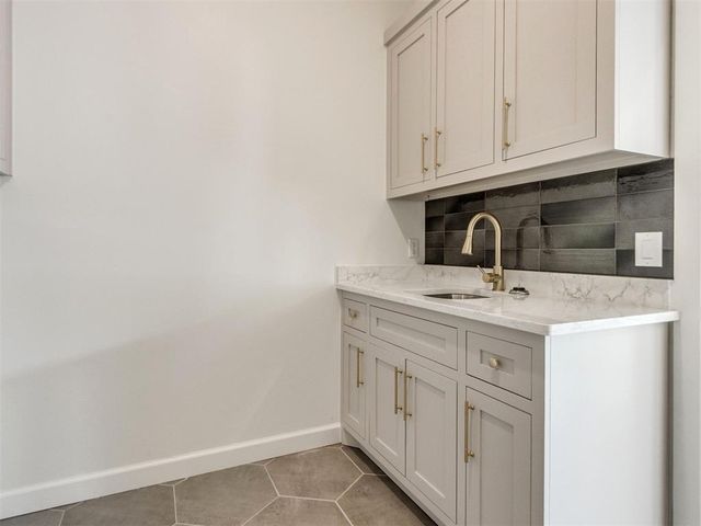 2500 Amante Court, Edmond, OK 73034