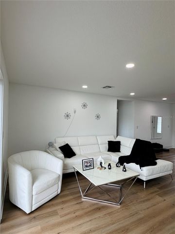 8705 TAHITI LANE, Tampa, FL 33615