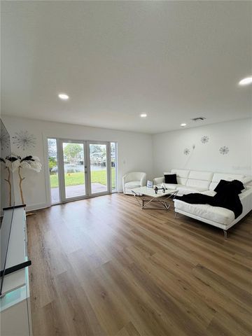 8705 TAHITI LANE, Tampa, FL 33615