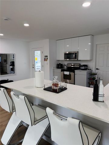 8705 TAHITI LANE, Tampa, FL 33615