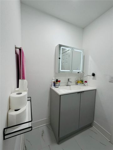 8705 TAHITI LANE, Tampa, FL 33615