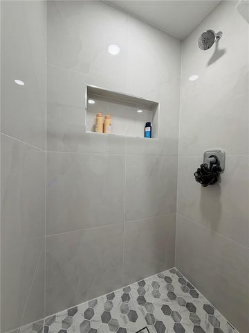 8705 TAHITI LANE, Tampa, FL 33615