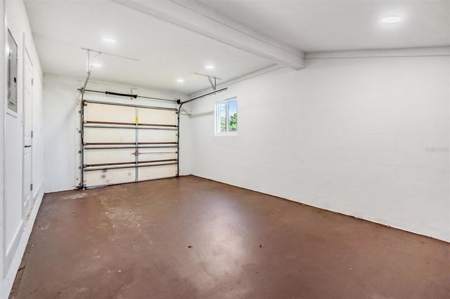 8705 TAHITI LANE, Tampa, FL 33615