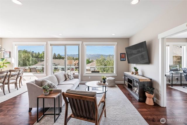 719 19th Street NE, East Wenatchee, WA 98802