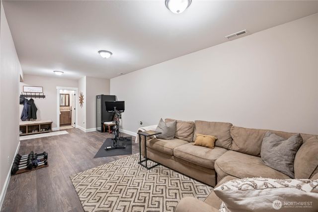 719 19th Street NE, East Wenatchee, WA 98802