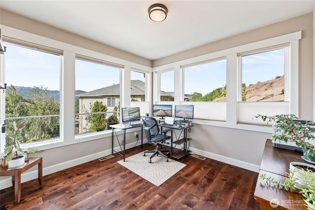 719 19th Street NE, East Wenatchee, WA 98802