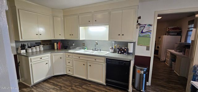 160 Bristol Boulevard, Jackson, MS 39204