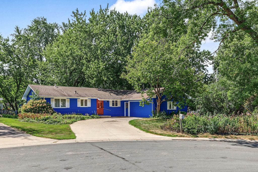 4738 Decatur Place N, New Hope, MN 55428