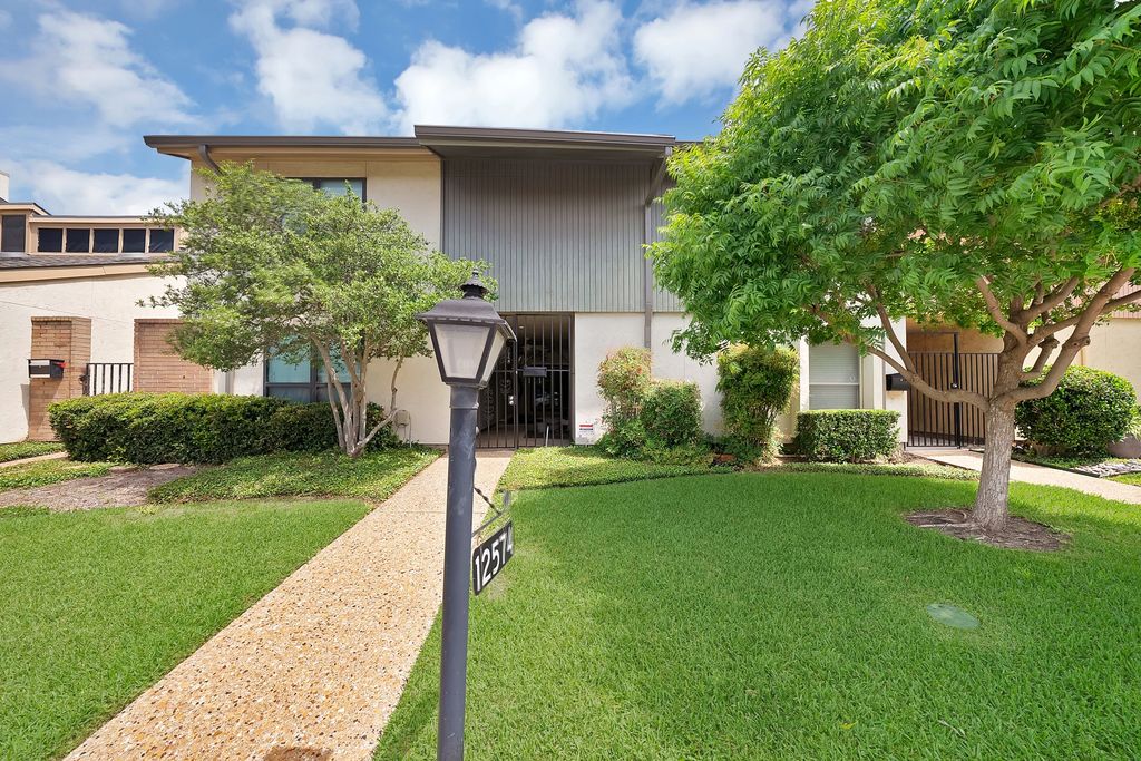 12574 Burninglog Lane, Dallas, TX 75243