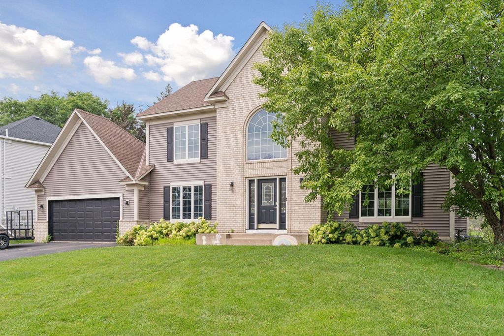 948 Spring Hill Drive, Woodbury, MN 55125