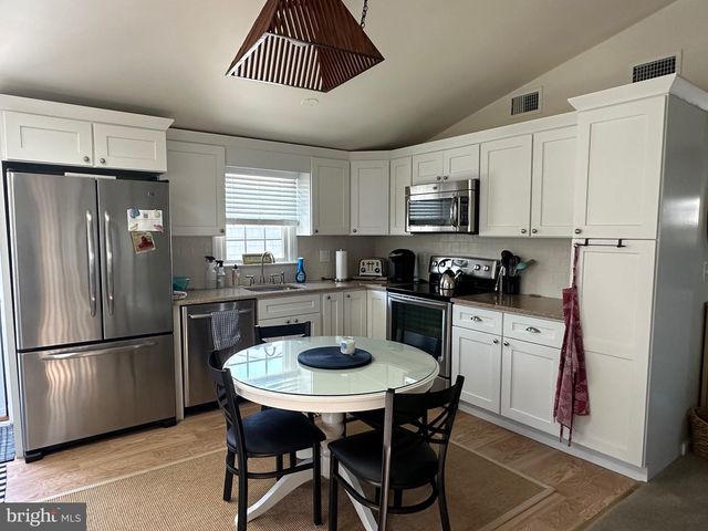 16 W 83RD ST, Harvey Cedars, NJ 08008