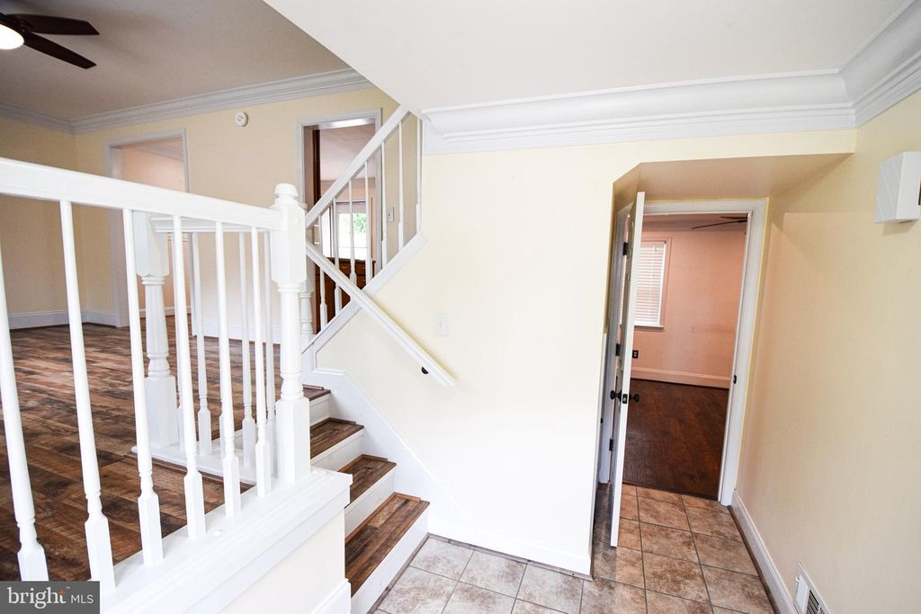 Image 3 of property listing at 231 CHARTLEY DR, Reisterstown, MD 21136