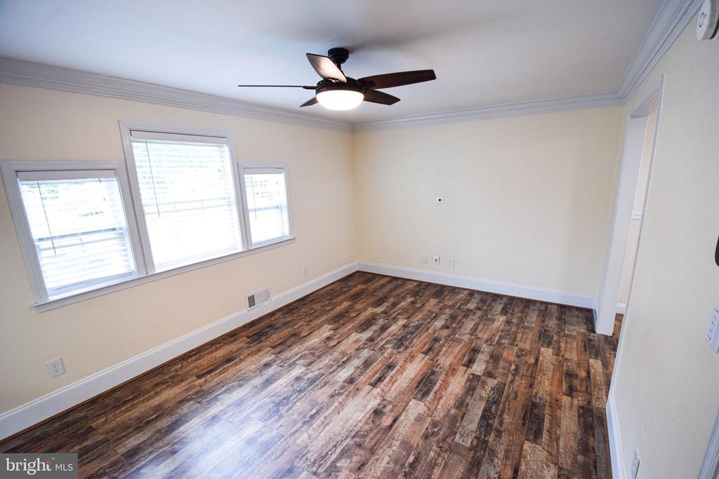 Image 5 of property listing at 231 CHARTLEY DR, Reisterstown, MD 21136
