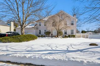 5 Oak Hill Drive, Monroe, NJ 08831
