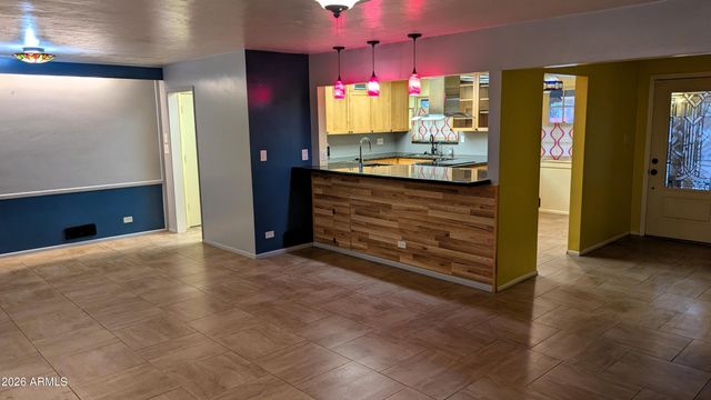 2245 W OSBORN Road, Phoenix, AZ 85015