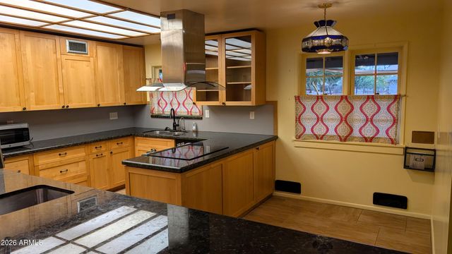 2245 W OSBORN Road, Phoenix, AZ 85015