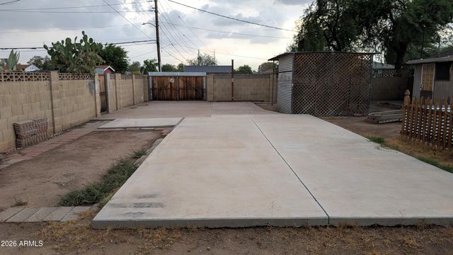 2245 W OSBORN Road, Phoenix, AZ 85015