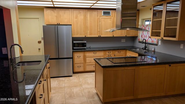 2245 W OSBORN Road, Phoenix, AZ 85015