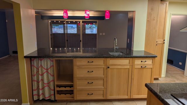 2245 W OSBORN Road, Phoenix, AZ 85015