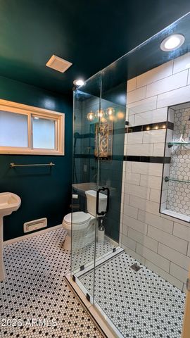 2245 W OSBORN Road, Phoenix, AZ 85015