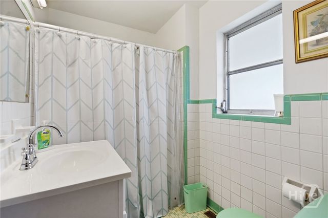 2704 River Drive, Savannah, GA 31404