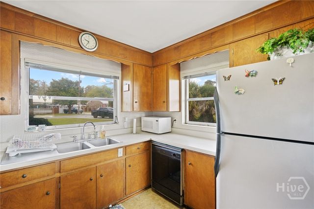 2704 River Drive, Savannah, GA 31404