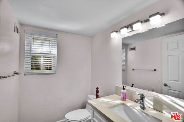 11158 Newcastle Avenue, Granada Hills (los Angeles), CA 91344