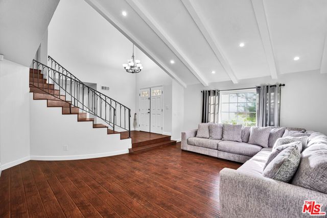 11158 Newcastle Avenue, Granada Hills (los Angeles), CA 91344