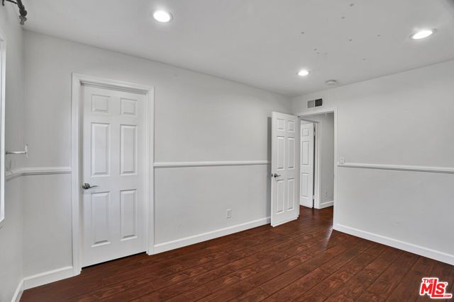 11158 Newcastle Avenue, Granada Hills (los Angeles), CA 91344