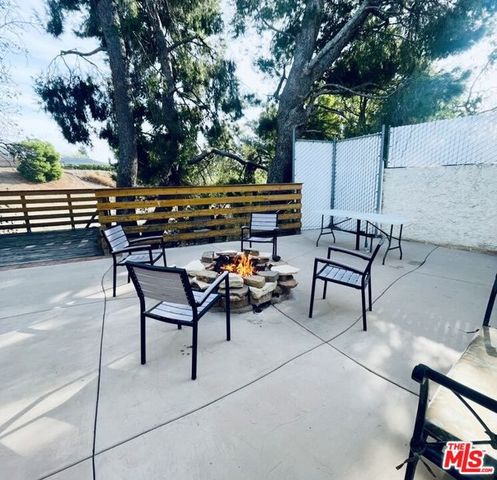 11158 Newcastle Avenue, Granada Hills (los Angeles), CA 91344